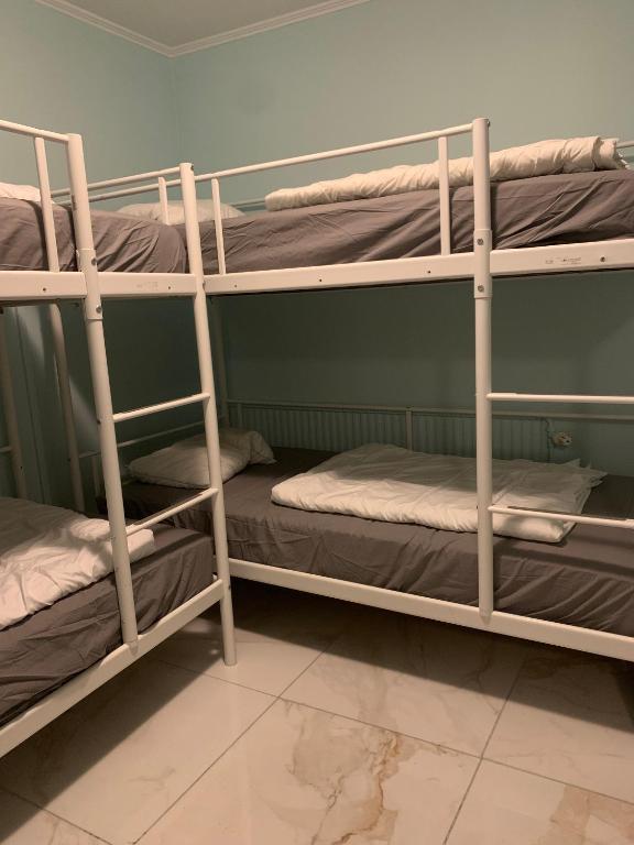 Postel nebo postele na pokoji v ubytování Svea Hostel