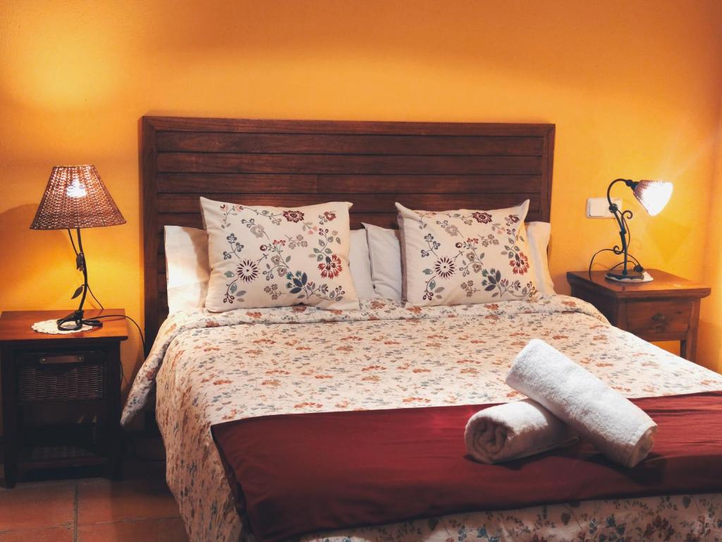 Postel nebo postele na pokoji v ubytování CASA JAN, Casa Rural en Beraní