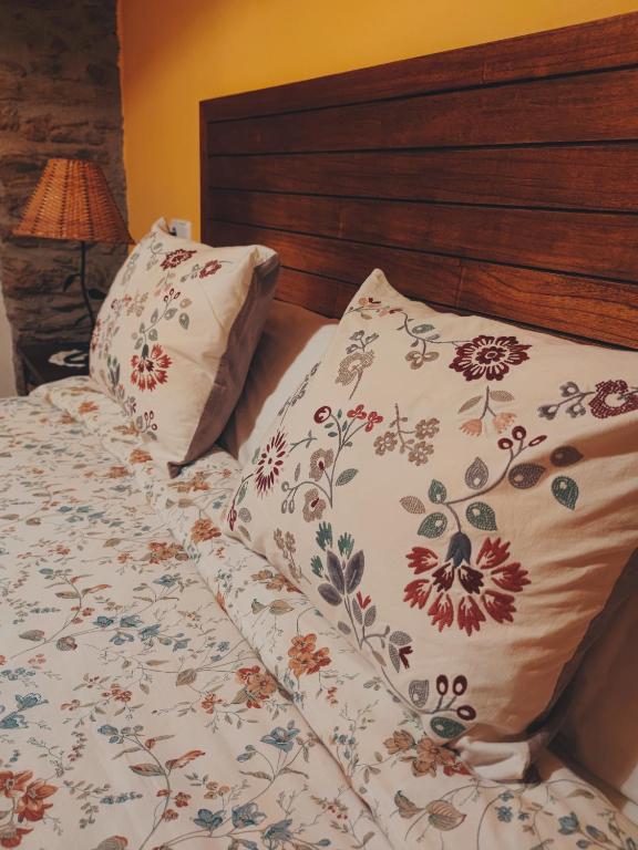 Postel nebo postele na pokoji v ubytování CASA JAN, Casa Rural en Beraní