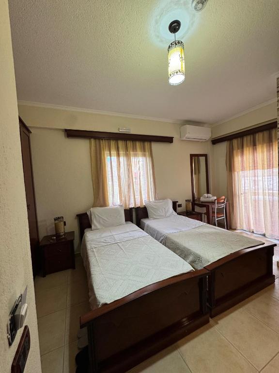 Postel nebo postele na pokoji v ubytování HOTEL RESTORANT LEZA