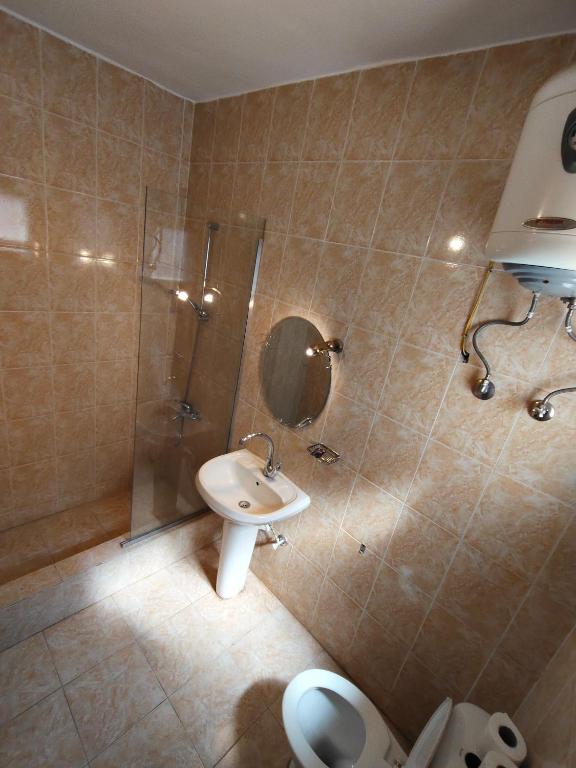 Koupelna v ubytování KR Hotel