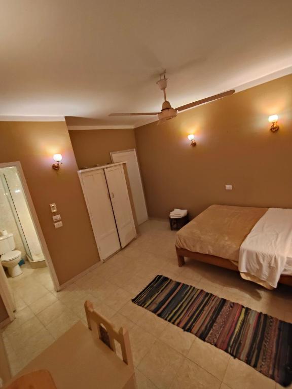 Postel nebo postele na pokoji v ubytování KR Hotel