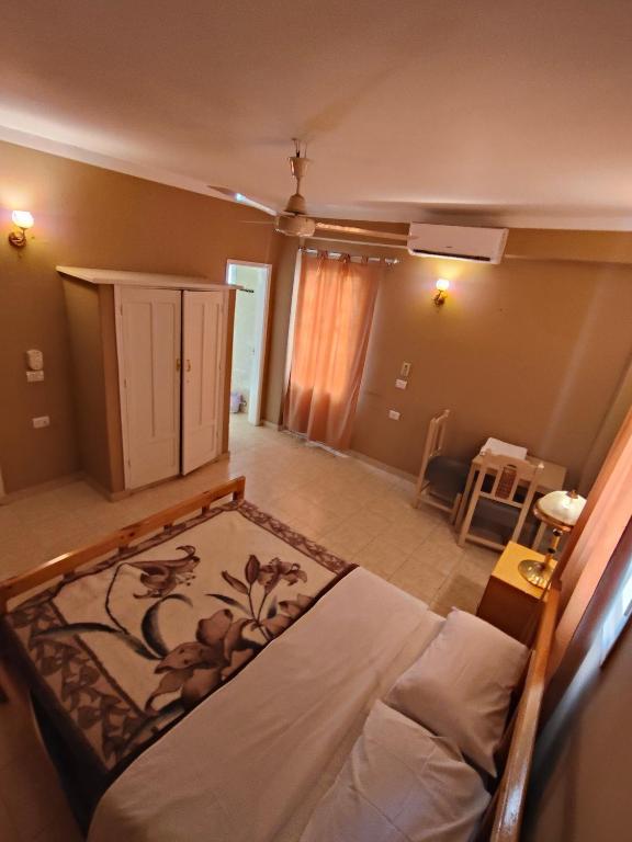 Postel nebo postele na pokoji v ubytování KR Hotel