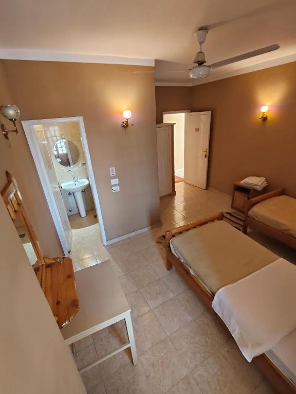 Postel nebo postele na pokoji v ubytování KR Hotel