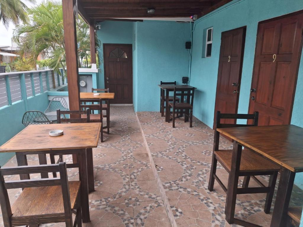 Restaurace v ubytování BLR Villas Dover Beach