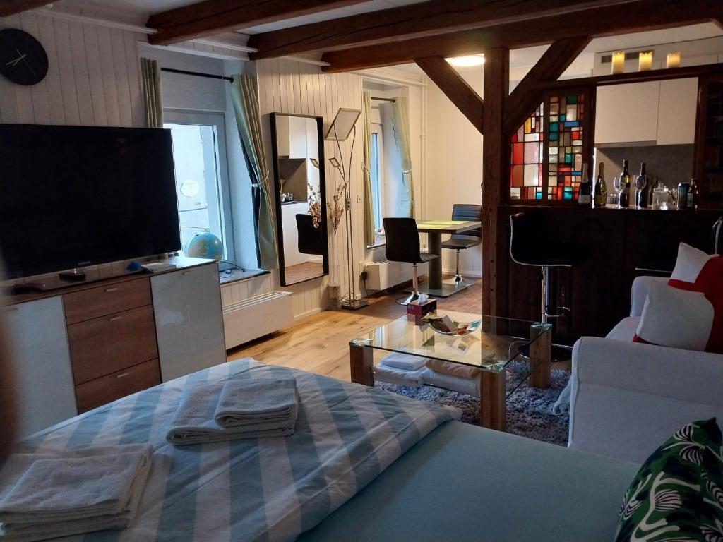 Postel nebo postele na pokoji v ubytování schickes gemütliches Studio