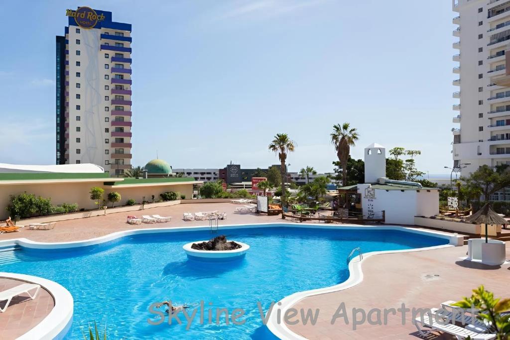 Bazén v ubytování Skyline View Apartment - FREE PRIVATE Parking Including & Guest BONUS nebo v jeho okolí