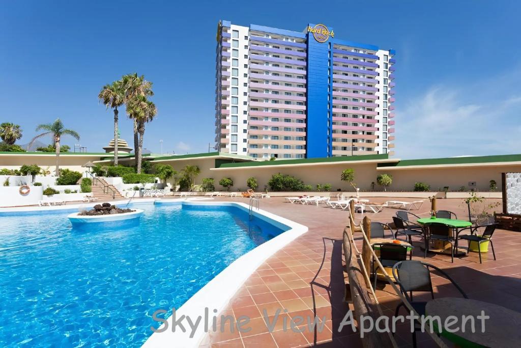 Bazén v ubytování Skyline View Apartment - FREE PRIVATE Parking Including & Guest BONUS nebo v jeho okolí