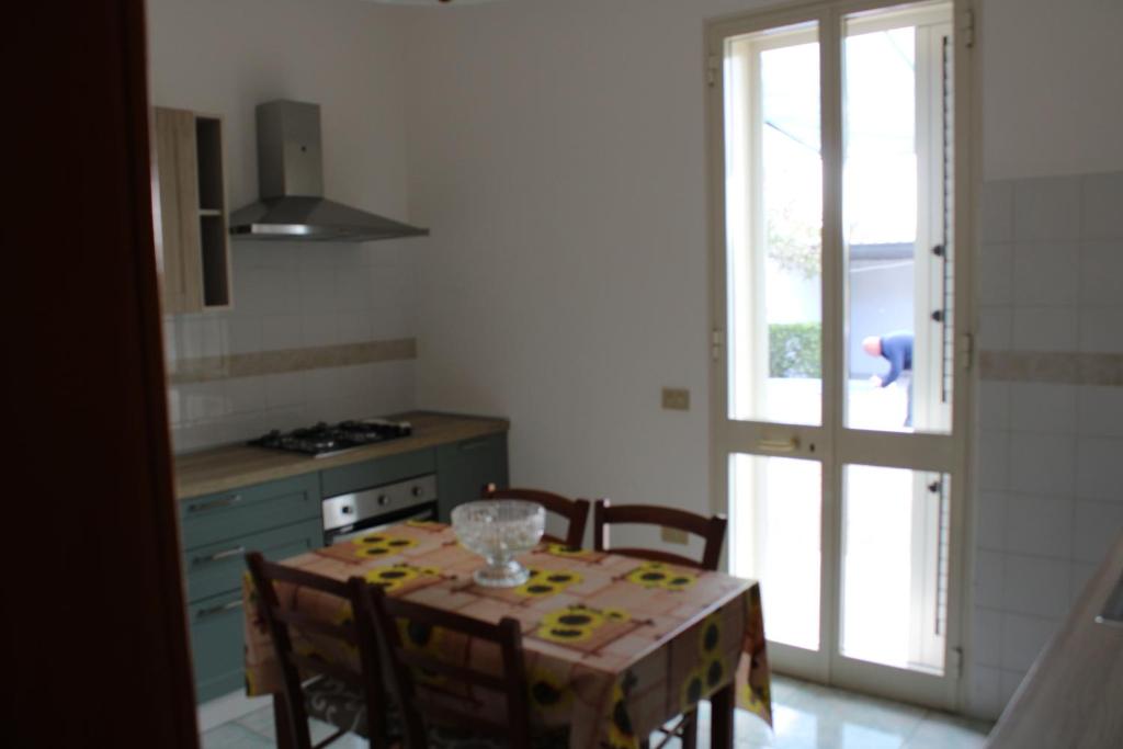 A kitchen or kitchenette at casa blu