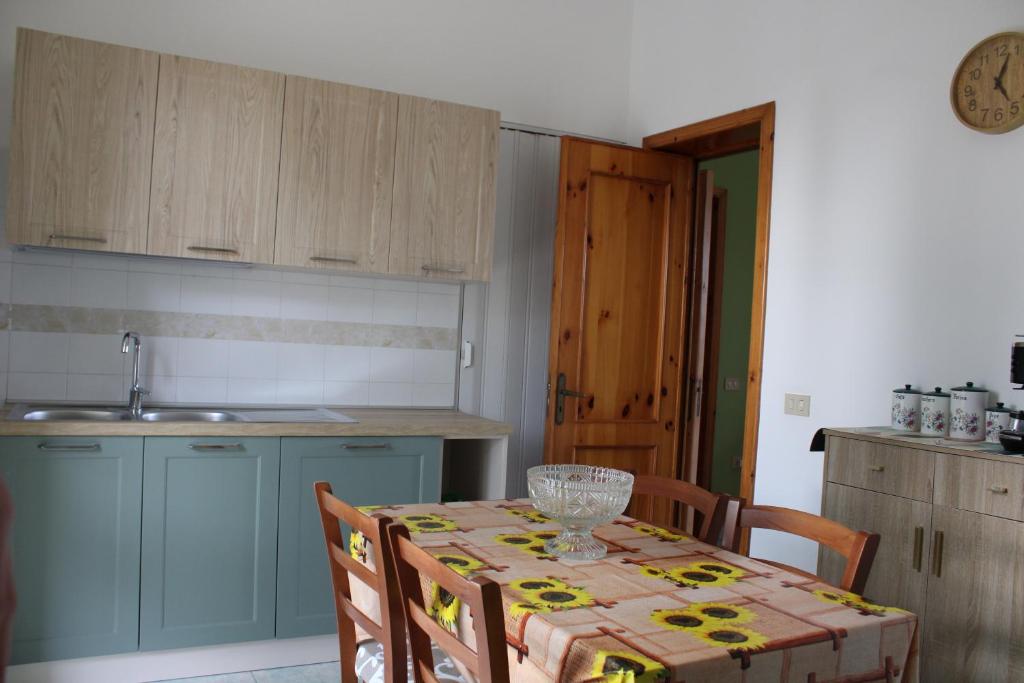 A kitchen or kitchenette at casa blu