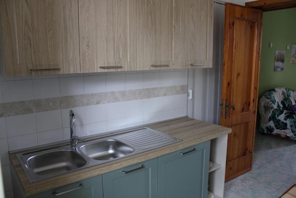 A kitchen or kitchenette at casa blu