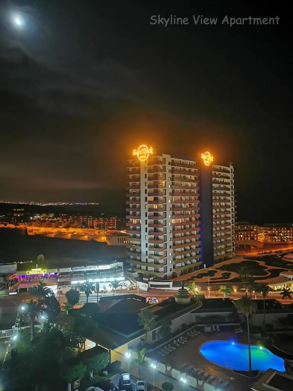 Nespecifikovaný výhled na destinaci Adeje nebo výhled na město při pohledu z apartmánu