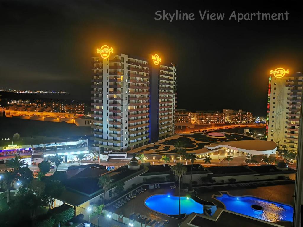 Nespecifikovaný výhled na destinaci Adeje nebo výhled na město při pohledu z apartmánu