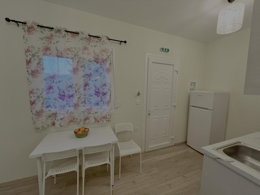 Kuchyň nebo kuchyňský kout v ubytování Ktima Klimentini