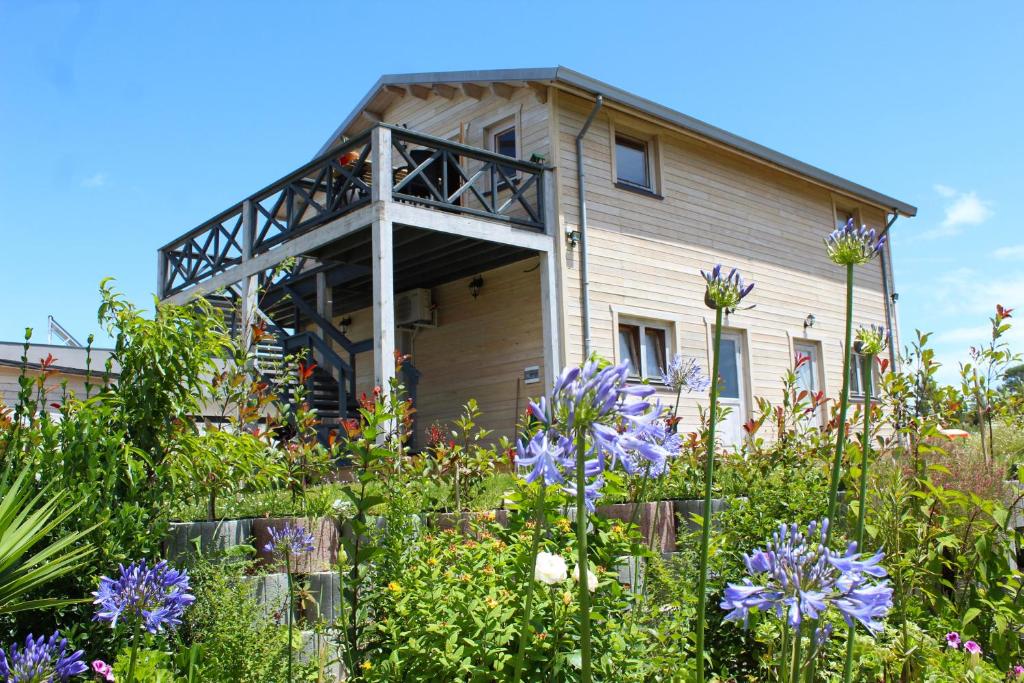 a house with a garden in front of it at O Gato do Mar in Viana do Castelo