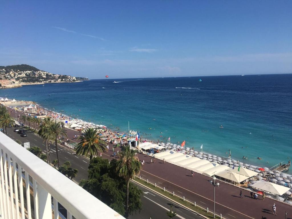 Photo de la galerie de l'établissement Studio et ses deux piscines, à Nice