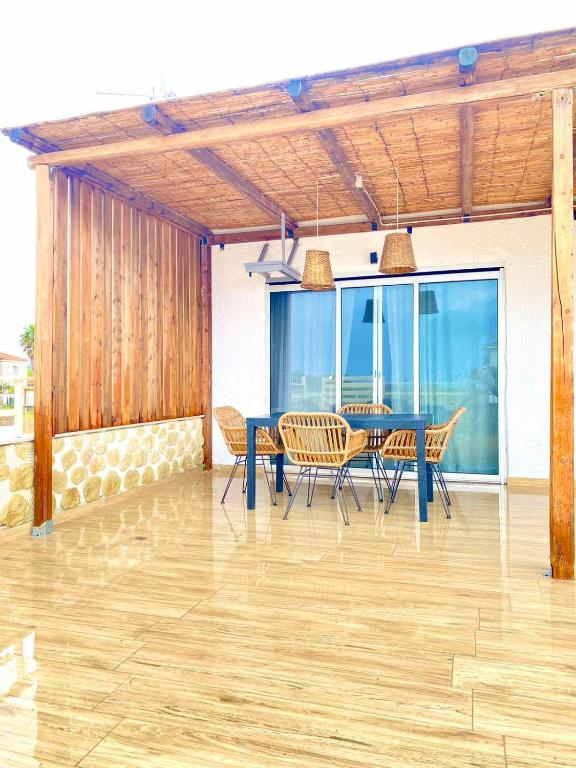 Fotografia z galérie ubytovania Boho Natural Beachfront Detached House v destinácii Análipsis