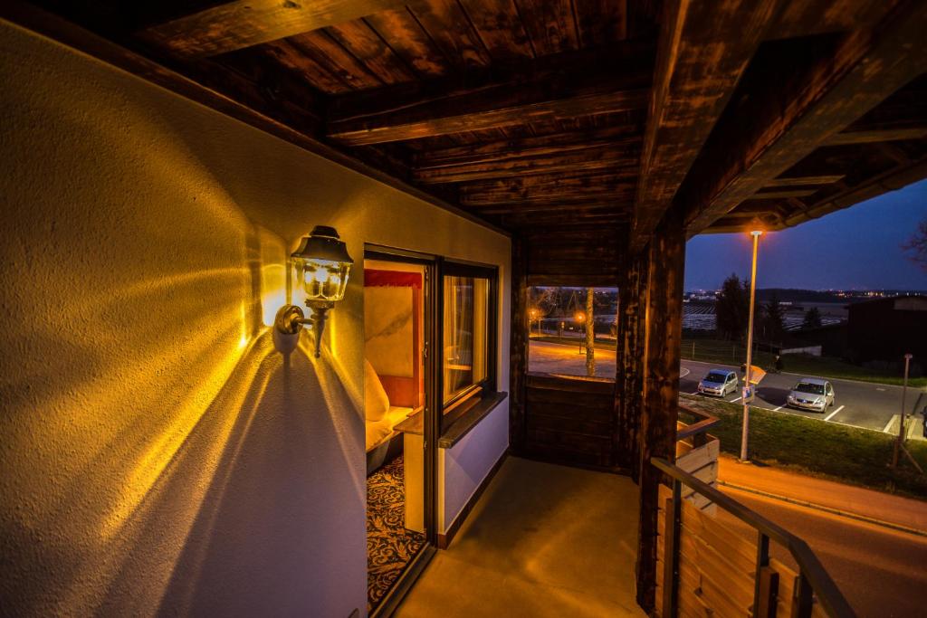 Postel nebo postele na pokoji v ubytování Hotel-Restaurant Alpha