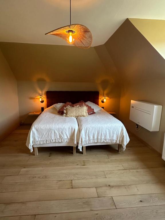Postel nebo postele na pokoji v ubytování Hostellerie de la Chapelle