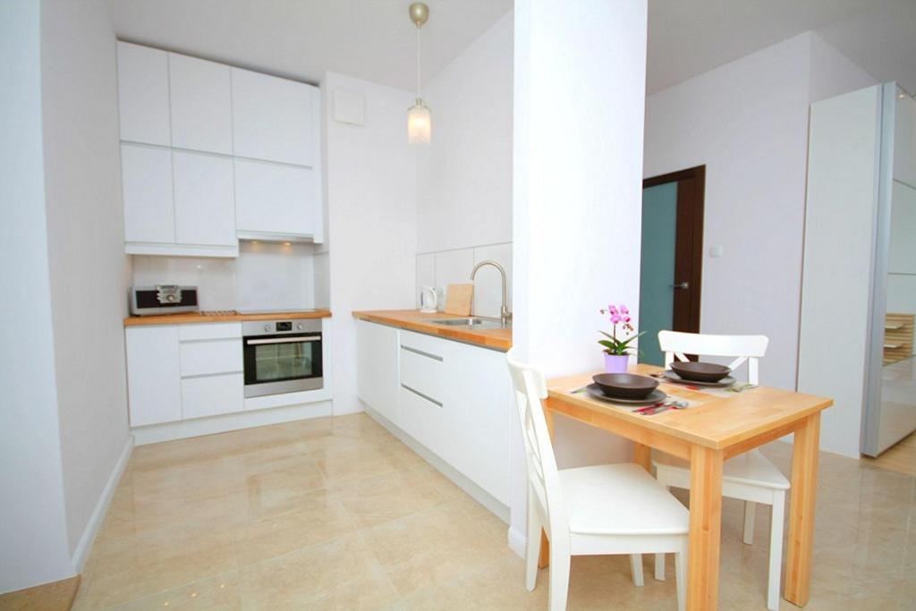 Apartamenty Szeroka - Old Town Holidays Home - 阳台的工作室公寓