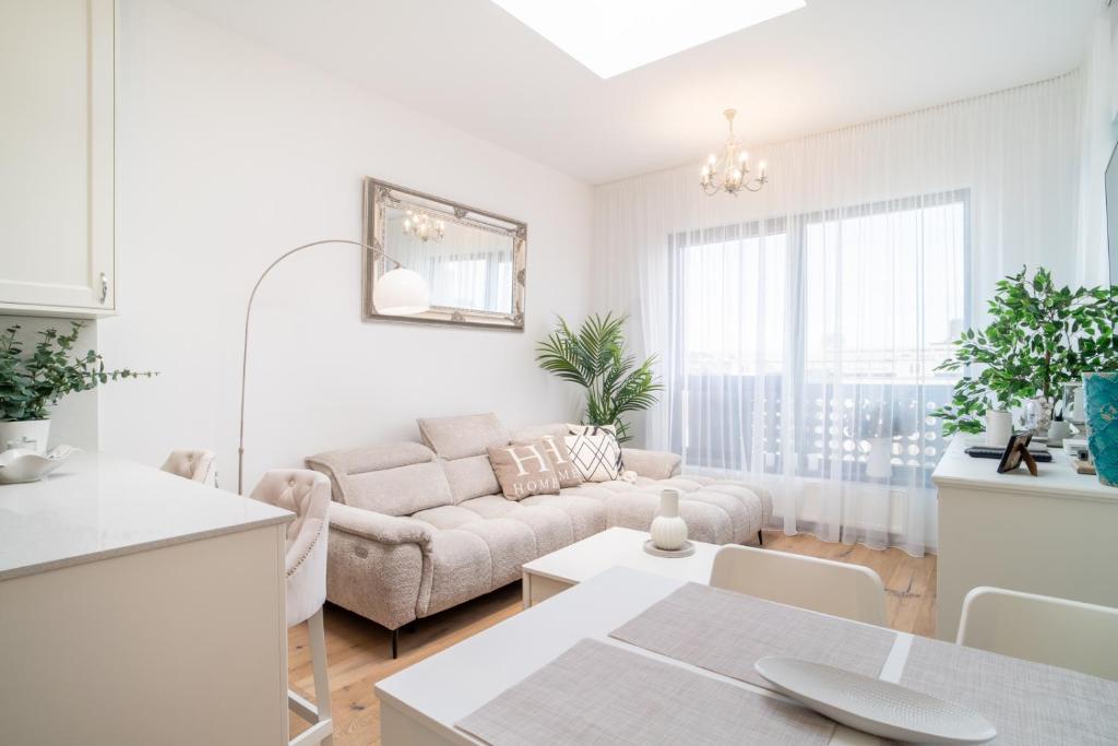 A seating area at Unforgettable old town Apartment