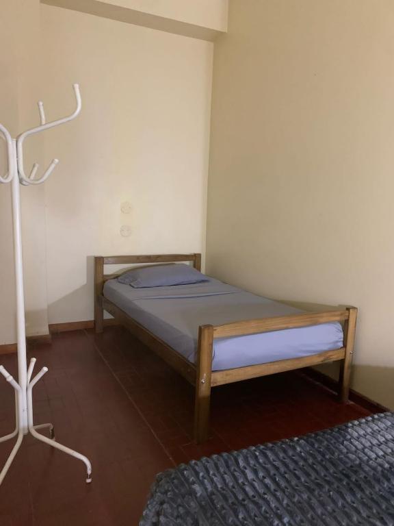 a bedroom with a bed in a room at Yvoty miní in Puerto Iguazú