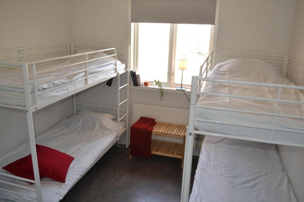 Ljungsbro Vandrarhem - Chambre Familiale Avec Douche Partagée
