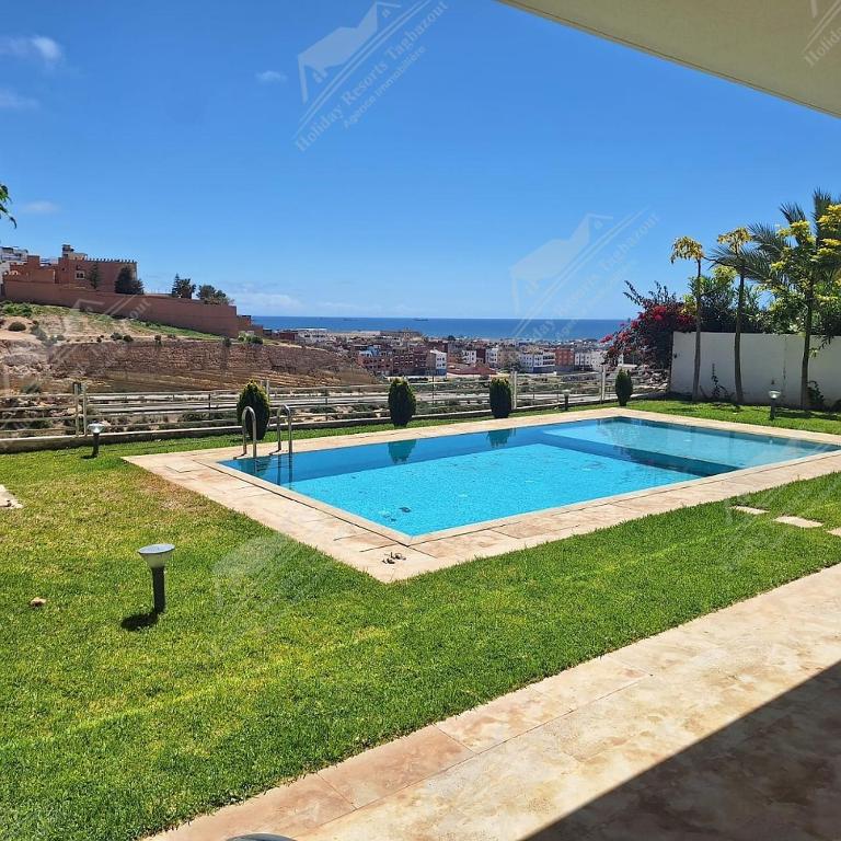 una piscina nel cortile di una casa di Nostalgic Nirvana Villa Taghazout Bay ocean & mountain view a Taghazout
