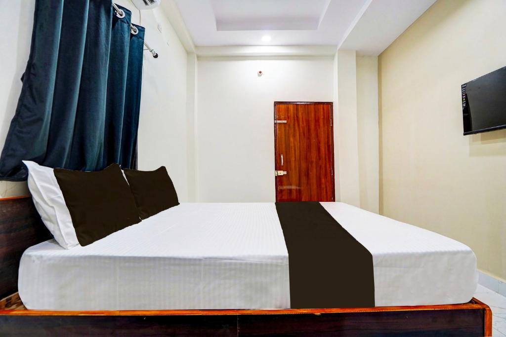 Postel nebo postele na pokoji v ubytování Hotel O DIVA INN - II
