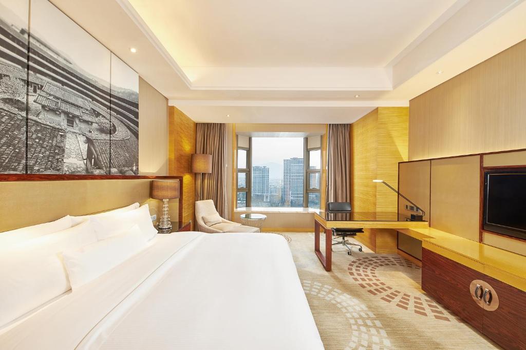 Postel nebo postele na pokoji v ubytování The Westin Fuzhou Minjiang