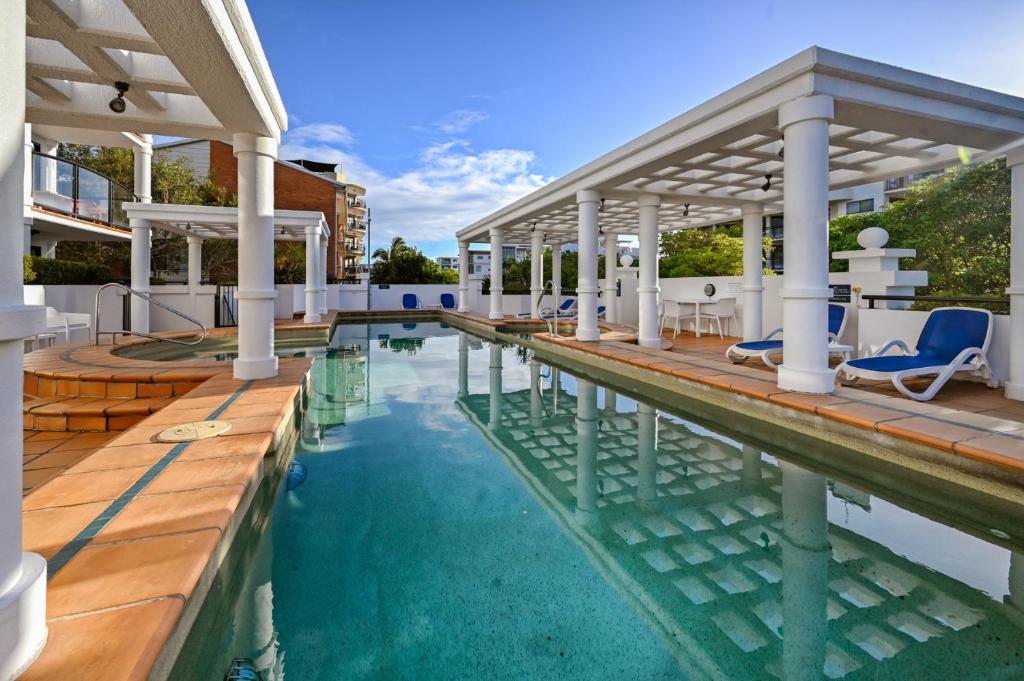 Bazén v ubytování Aegean Dream Mooloolaba Escape nebo v jeho okolí