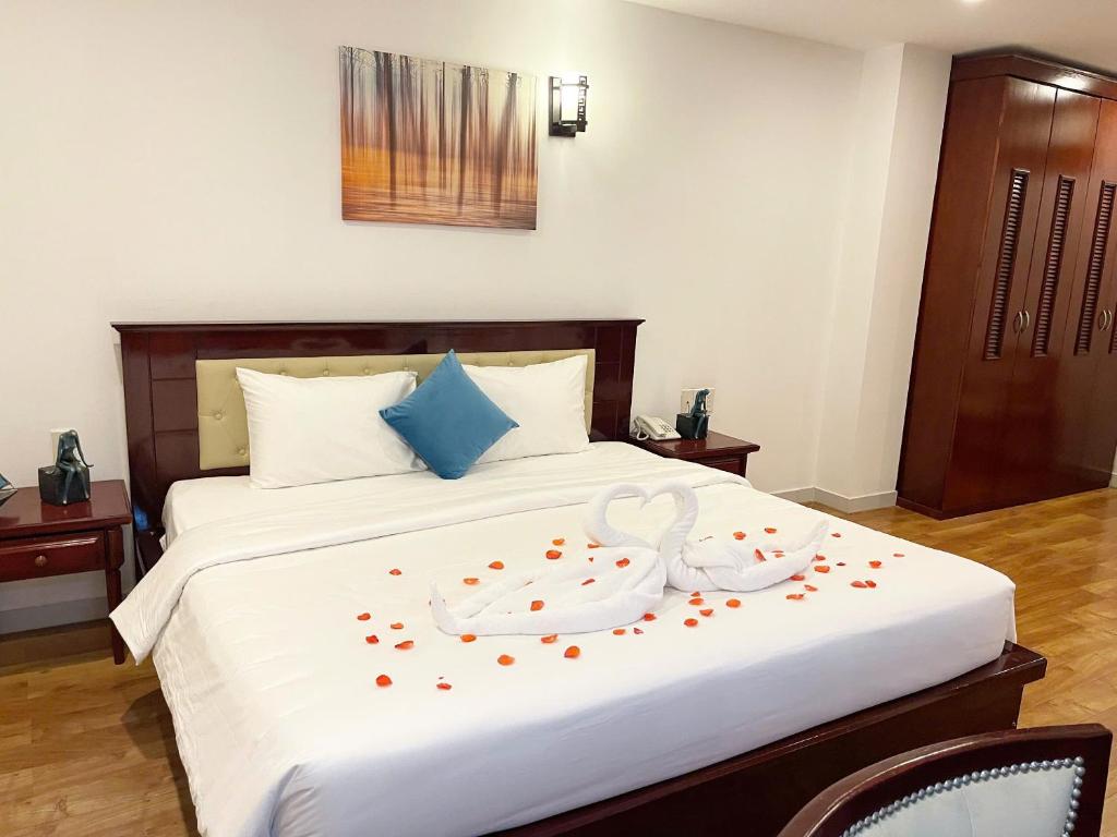 Giường trong phòng chung tại Lanxy Hotel Nha Trang