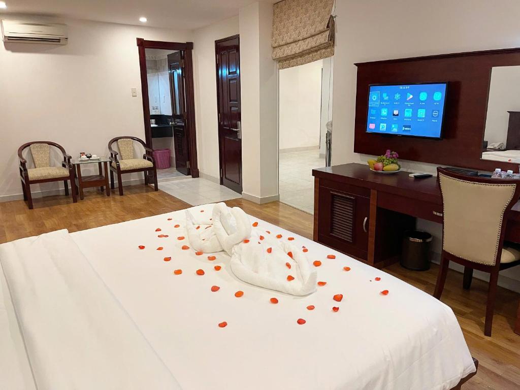 Giường trong phòng chung tại Lanxy Hotel Nha Trang