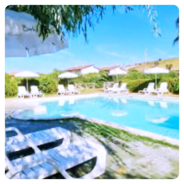 Bazén v ubytování Barko Apartments & Suites nebo v jeho okolí