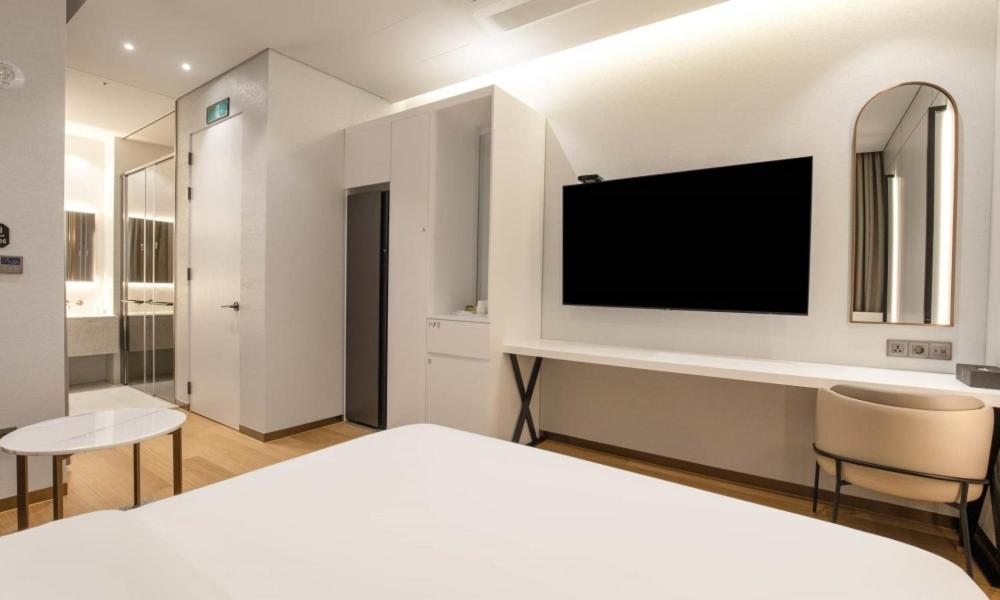 TV a/nebo společenská místnost v ubytování Uiwang Milos Hotel