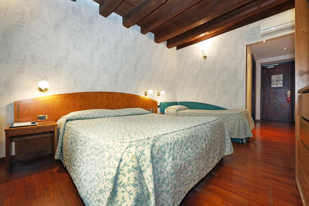 Hotel Corot - Resim 36