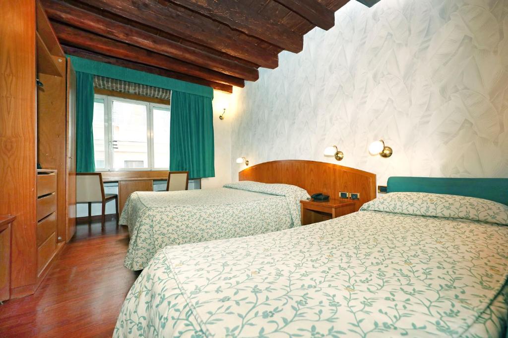 Hotel Corot - Resim 8