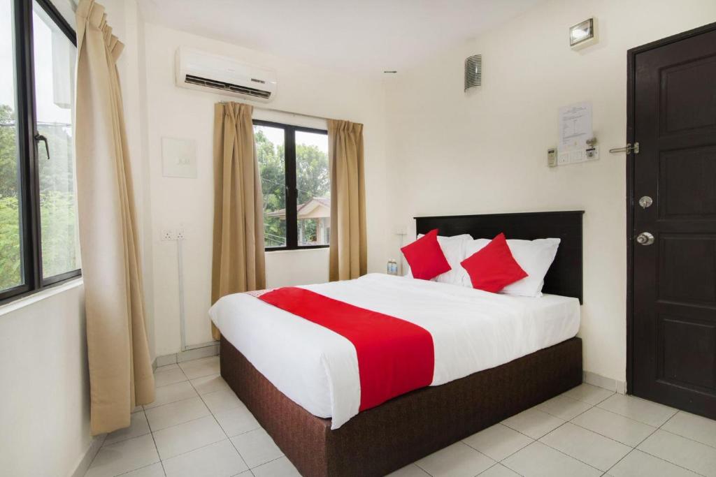 Postel nebo postele na pokoji v ubytování OYO 91130 Hotel 91 Bukit Mewah