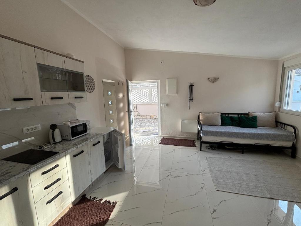 Una cocina o cocineta en Villa Tunaj new Pool and BBQ