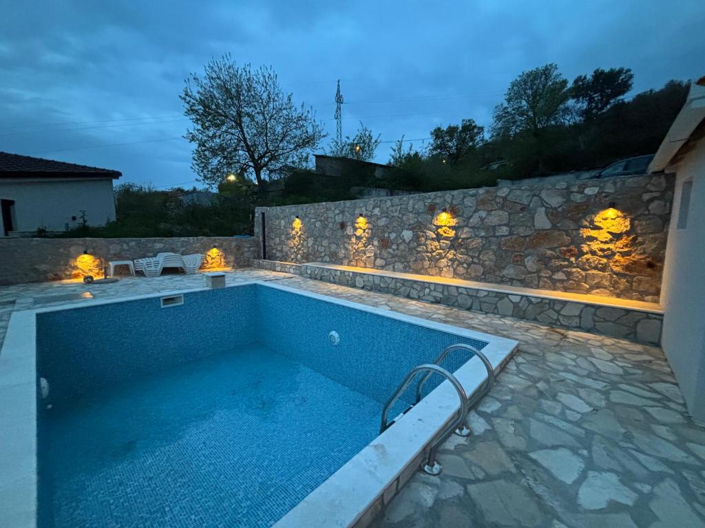 La alberca dentro o cerca de Villa Tunaj new Pool and BBQ