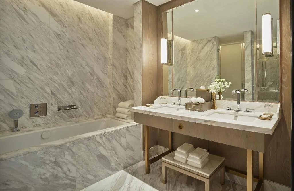 Deluxe King Room with City View
