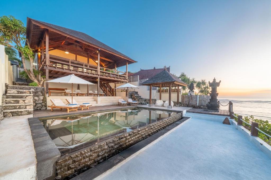 Swimmingpoolen hos eller tæt på Villa Cemara Ceningan