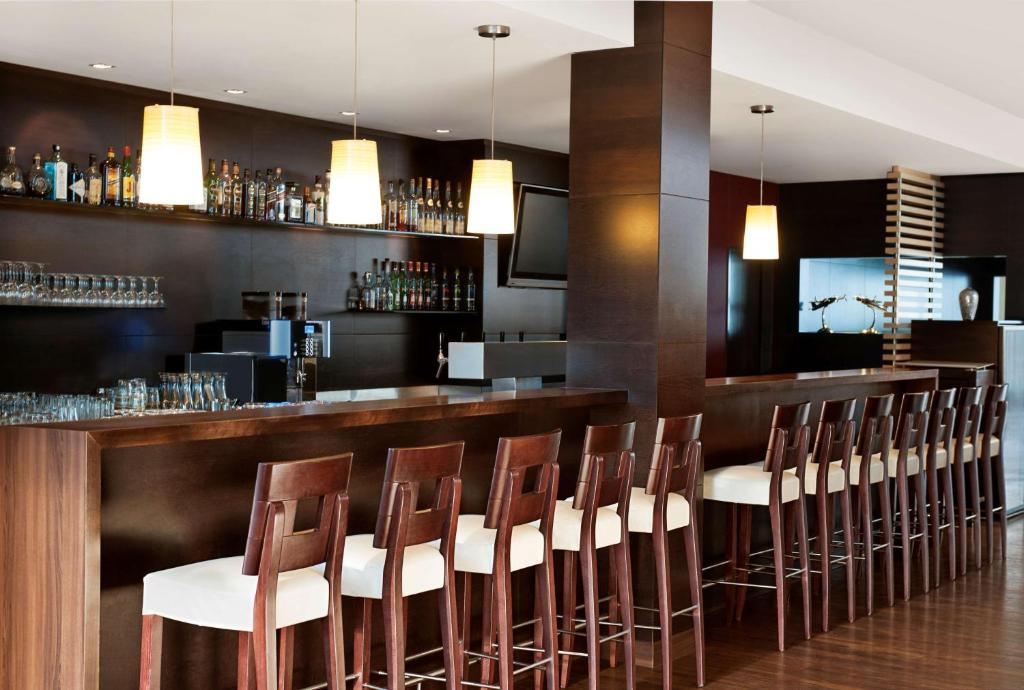 Lounge nebo bar v ubytování NH Frankfurt Airport West