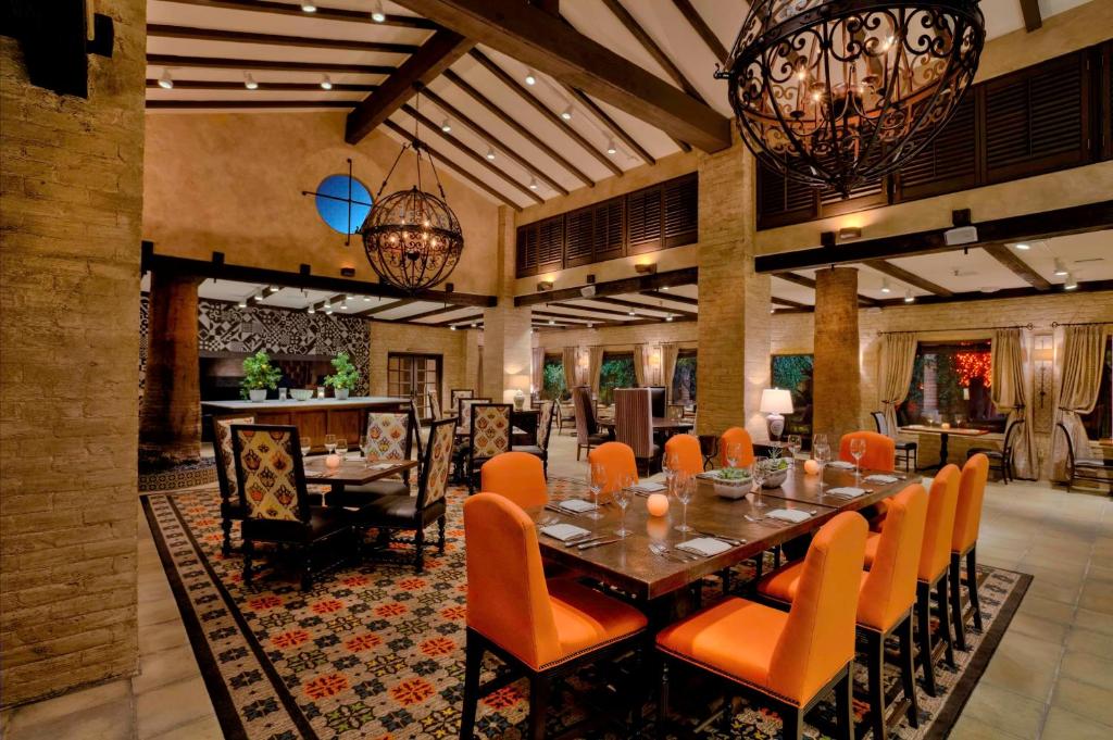 Restaurace v ubytování Royal Palms Resort and Spa, part of Hyatt