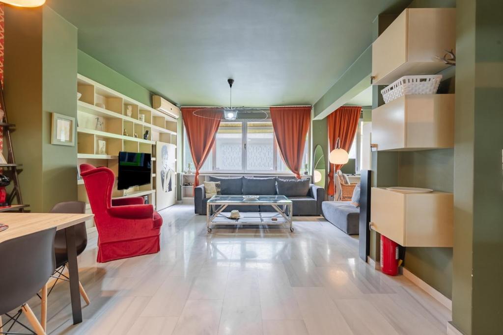 Athens' Pearl