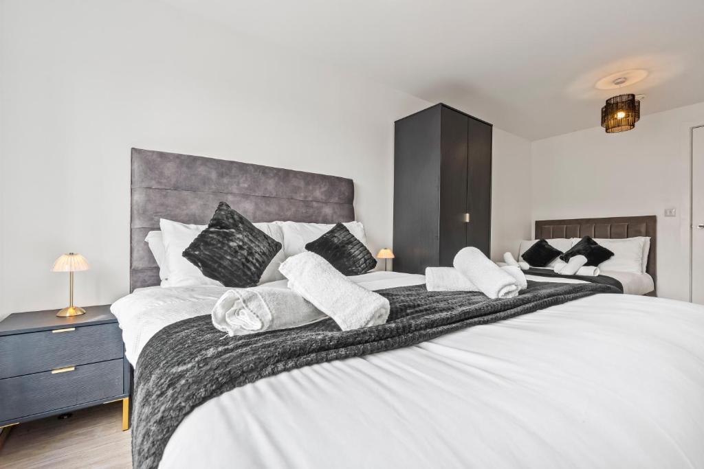 Postel nebo postele na pokoji v ubytování Modern Cosy 1-Bed, Sleeps 6, Central, Netflix