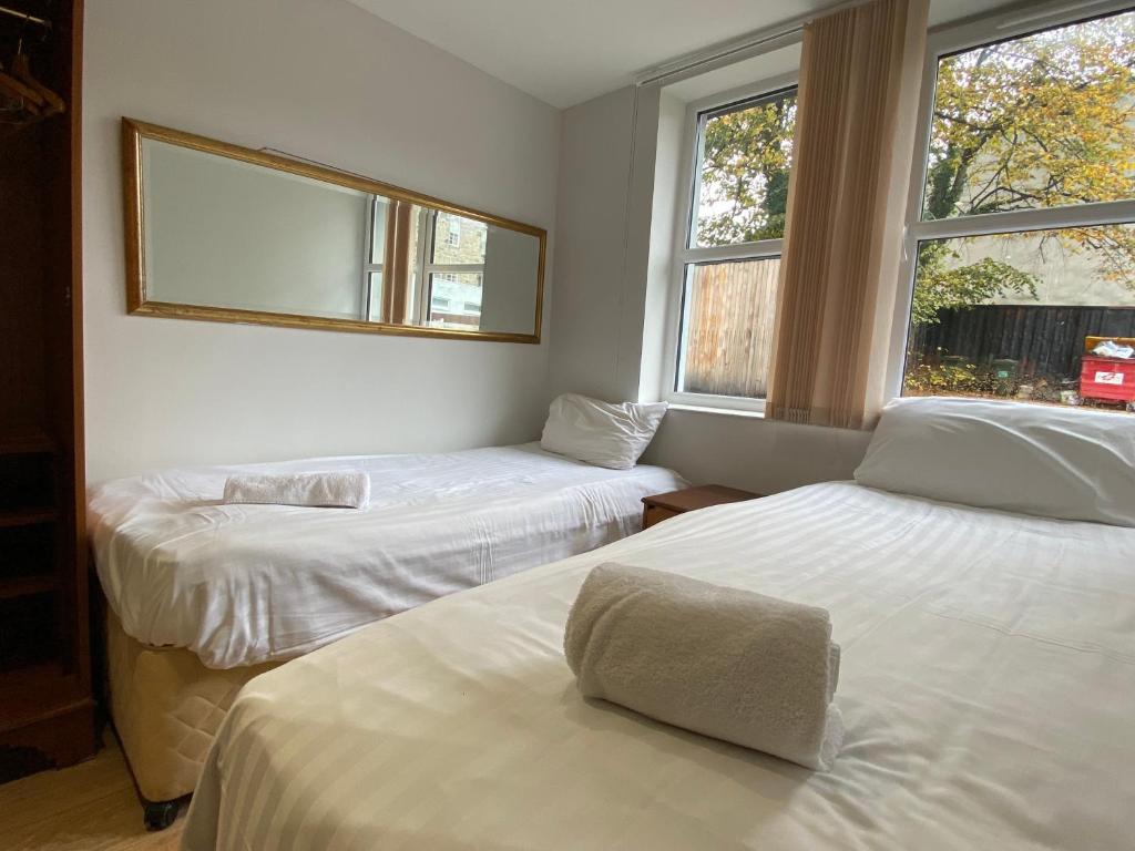 Postel nebo postele na pokoji v ubytování Park View Rooms