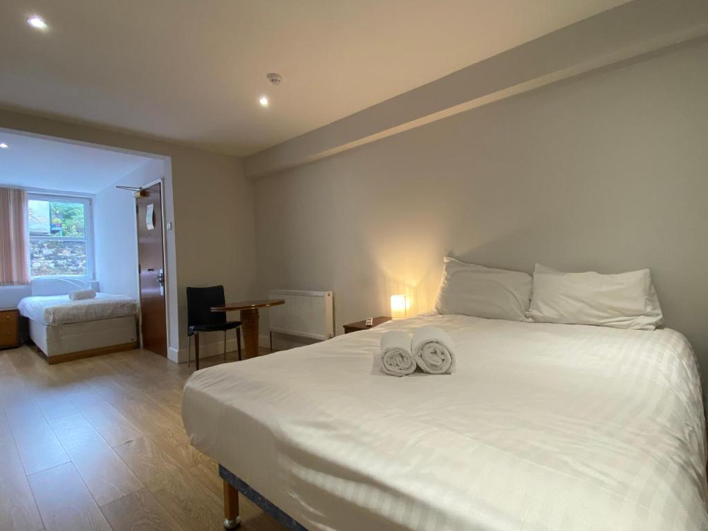 Postel nebo postele na pokoji v ubytování Park View Rooms