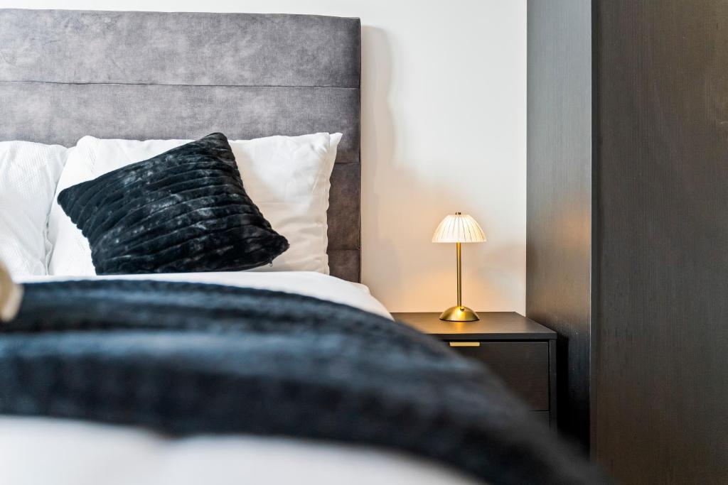 Postel nebo postele na pokoji v ubytování Modern Cosy 1-Bed, Sleeps 6, Central, Netflix