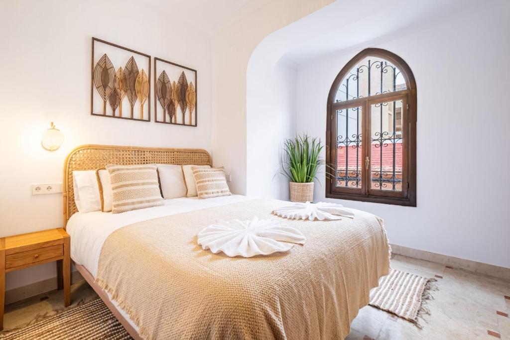 a bedroom with a large bed and a window at Sunrise Campello - Azahar Suite in El Campello